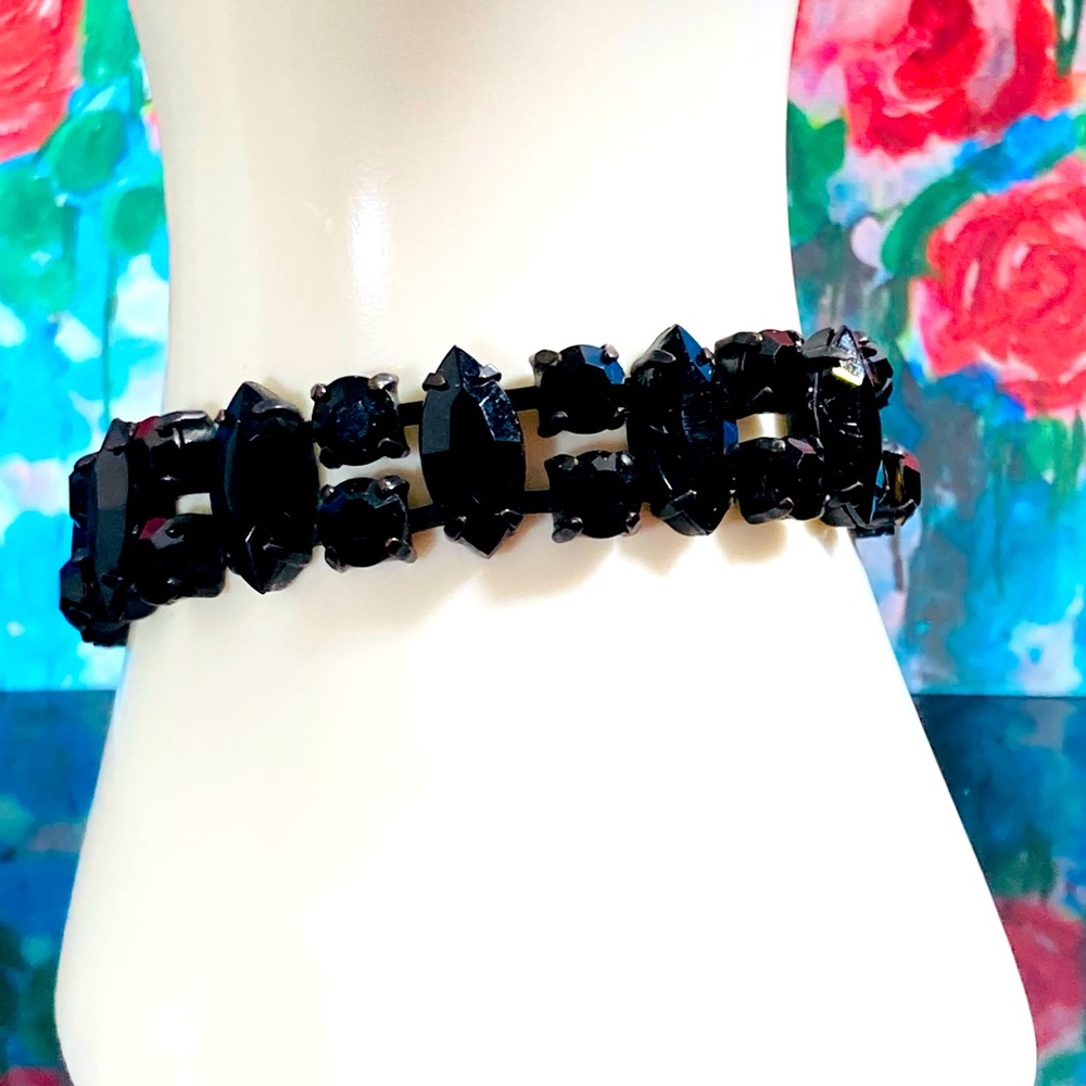**SOLD** Vintage Regency Jewels Japanned Black Bracelet